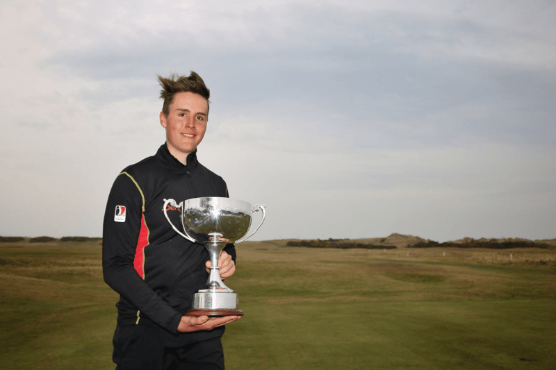 Ein glücklicher Patrick Schmücking nach dem Sieg bei der Scottish Boys' Open 2018. (Foto: Twitter/@ScottishGolf)