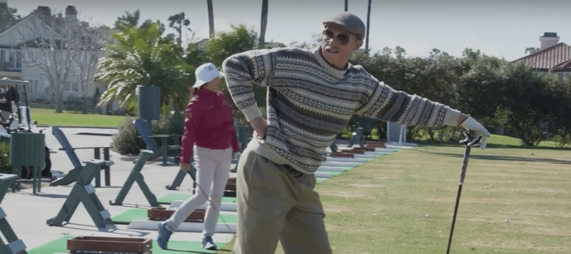 Zweifacher World-Long-Drive-Sieger Jamie Sadlowski in der Verkleidung eines 80-Jährigen. (Foto: Screenshot YouTube.com)