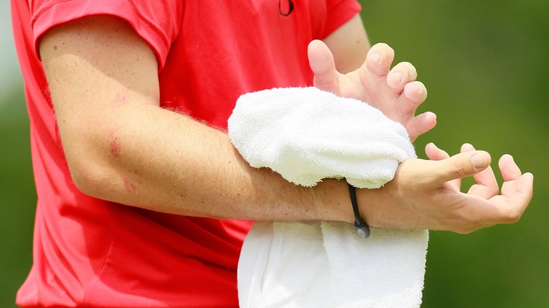Das Handgelenk wird beim Golf ständig belastet. Das richtige Training hilft, um Schmerzen in der Zukunft vorzubeugen. (Foto: Getty)