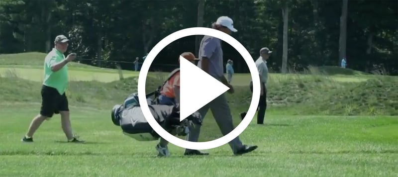 Golf Video Phil Mickelson mit jungem Fan als Caddie