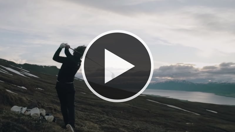 Erik Anders Lang golft mit Adventures in Golf in Island - um ein Uhr nachts. (Foto: Screenshot: Youtube.com/Skratch)