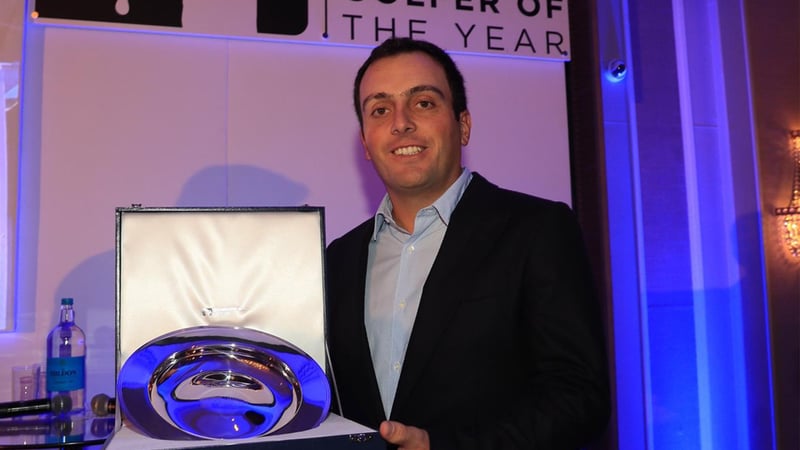 Francesco Molinari mit der Trophäe in London. (Foto: Twitter)