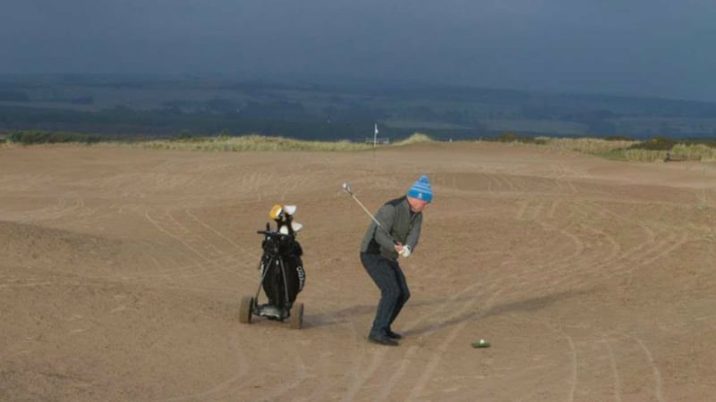 Das zweite Fairway des Montrose Golf Links ist nach einem Sturm vollkommen von Sand bedeckt. (Foto: Twitter.com/@GOLF_com)