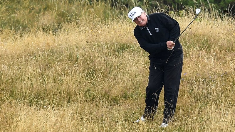 Donald Trump beim Golfspielen auf einem seiner zahlreichen Plätze. (Foto: Getty)
