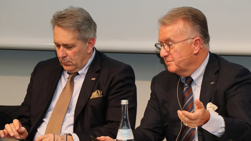 Claus Kobold (li.) neben Vorstandskollege Achim Battermann bei der Jahrespressekonferenz 2019 des DGV. (Foto: DGV)