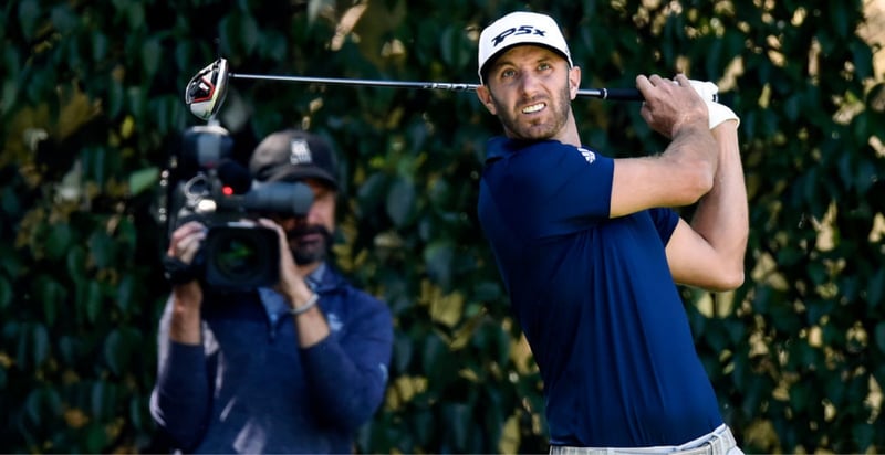 Dustin Johnson greift mit seinem TaylorMade M5 Driver an. (Foto: Getty)