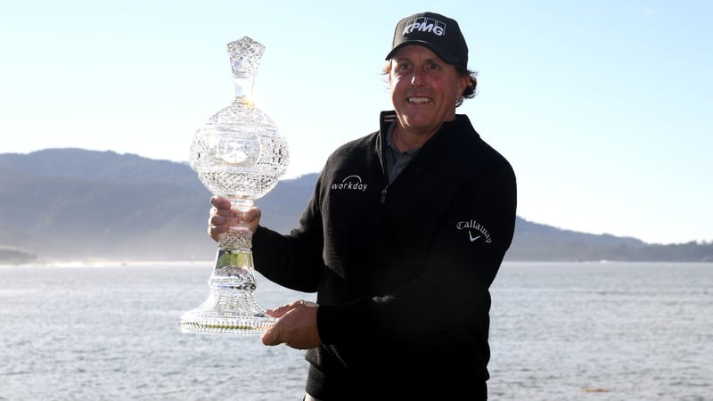 Phil Mickelson siegt nach einer starken Finalrunde beim AT&T Pebble Beach Pro-Am der PGA Tour. (Foto: Getty)