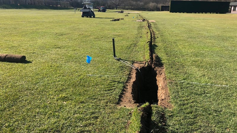 Der Golf-Club Schloss Miel baut die Bewässerung an einigen Grüns um. (Foto: Golf-Club Schloss Miel)