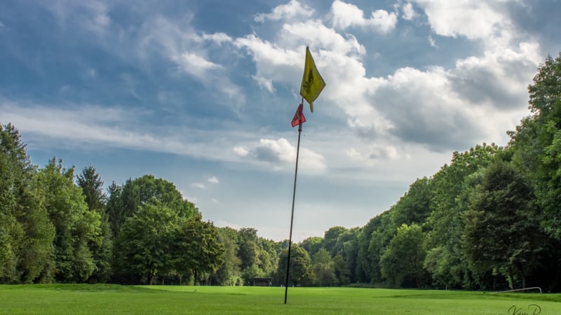 Der Frühling ist ausgebrochen und nach und nach öffnen die Golfclubs auch wieder die Sommergrüns. (Bildquelle: Münchner GC)