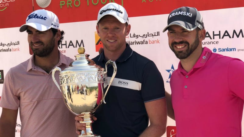 James Wilson (m.) gewinnt die Ocean Open der Pro Golf Tour vor Antoine Rozner (l.) und Allen John. (Foto: ProGolfTour)