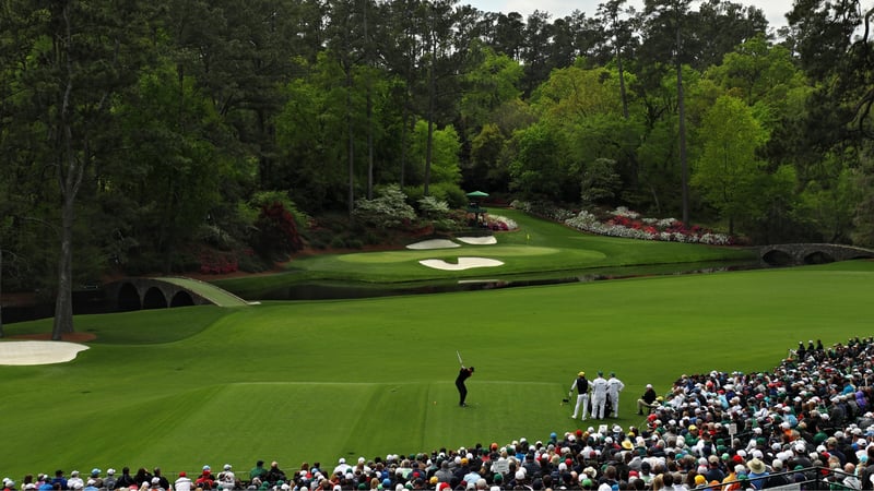 Tiger Woods am legendären 12. Loch des Augusta National Golf Clubs. (Foto: Getty)