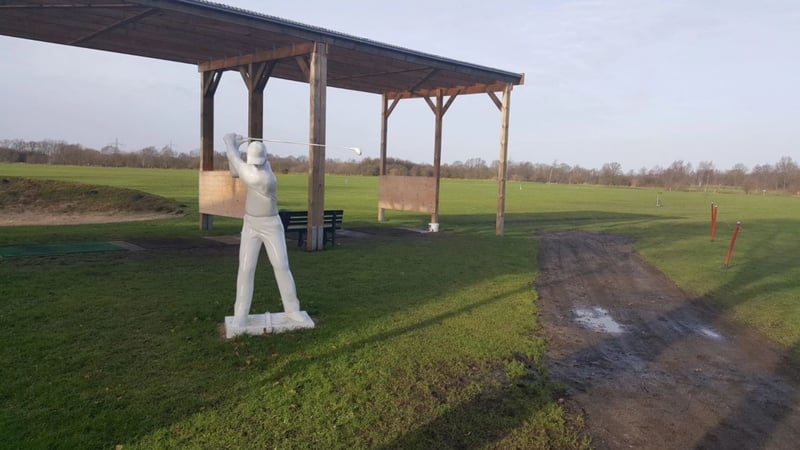 Blick auf die Driving-Range des Golfclub Krogaspe. (Foto: Kai Dibbert)