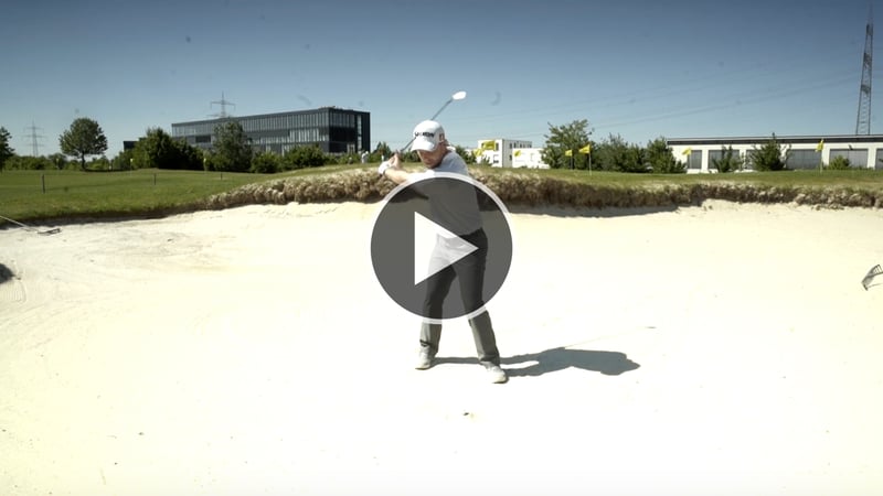 Golftraining mit Fabian Bünker. Heute: Der Schlag aus dem Fairwaybunker. (Foto: YouTube/Golf Post)