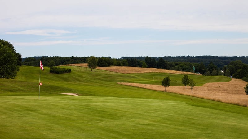 Die Saison kann beginnen! Pünktlich zu den frühlingshaften Temperaturen sind auch die Sommergrüns wieder bespielbar! (Bildquelle: Golf am Haus Amecke)