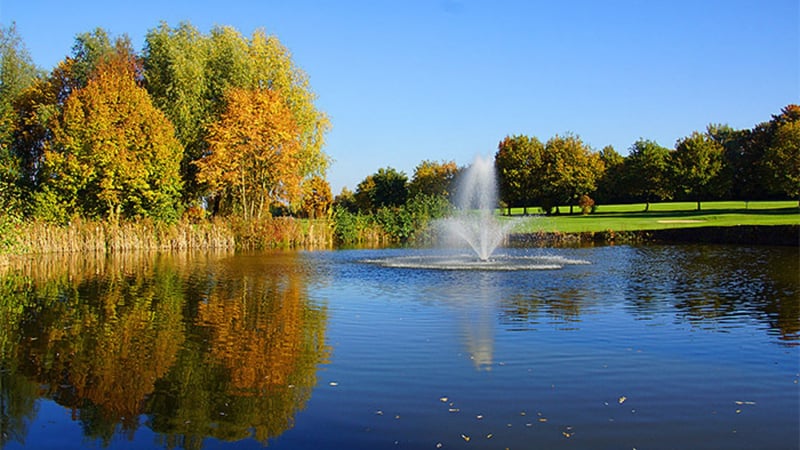 Das Dach des Clubhauses des Bochumer GC ist pünktlich zur neuen Saison fertig geworden. (Bildquelle: Bochumer GC)