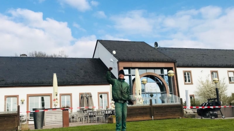 Die schönste Terrasse der Südeifel ist fertig. Endlich kann die Saison beginnen! (Bildquelle: Golf Bitburger Land)