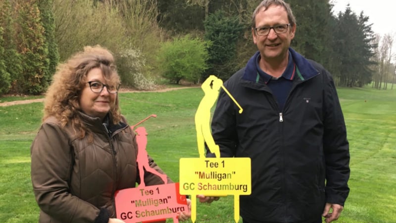 Die Mitglieder des GC Schaumburg Sylvia und Andreas Eder spendeten neue Abschlagsmarkierungen. (Bild: GC Schaumburg)