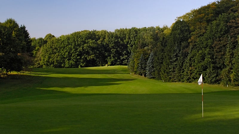 Mit schlechtem Beispiel voran! Manche Mitglieder konnten sich auf der Runde nicht gedulden und haben eine Verletzung der Kinder billigend in Kauf genommen. (Bildquelle: GC Kitzeberg)