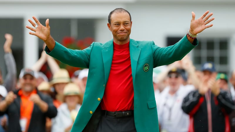 Tiger Woods feiert seinen Sieg (Foto: Getty)