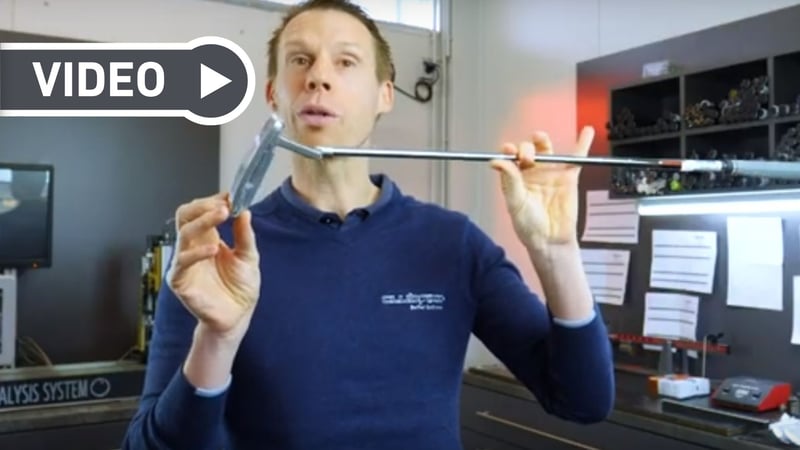 Der Clubfixx-Experte Florian Rehling erklärt alles zum Thema Puttergewichtung. (Foto: Clubfixx/ YouTube)