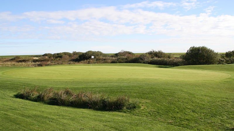 Endlich etwas Regen auf dem GC Insel Langeoog. Der Platz und die Pflanzen hatten es bitter nötig. (Bild: GC Insel Langeoog)