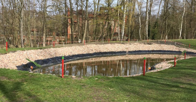 Der aktuelle Stand des Teich-Neubaus auf der Bahn 9 des GC Schaumburg. (Bild: GC Schaumburg)