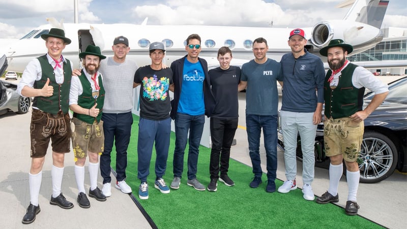 Matt Wallace, Thorbjörn Olesen, Rafa Cabrera-Bello, Matt Fitzpatrick, Martin Kaymer und Bernd Wiesberger werden am Flughafen in München standesgemäß in Empfang genommen. (Foto: BMW Sport)