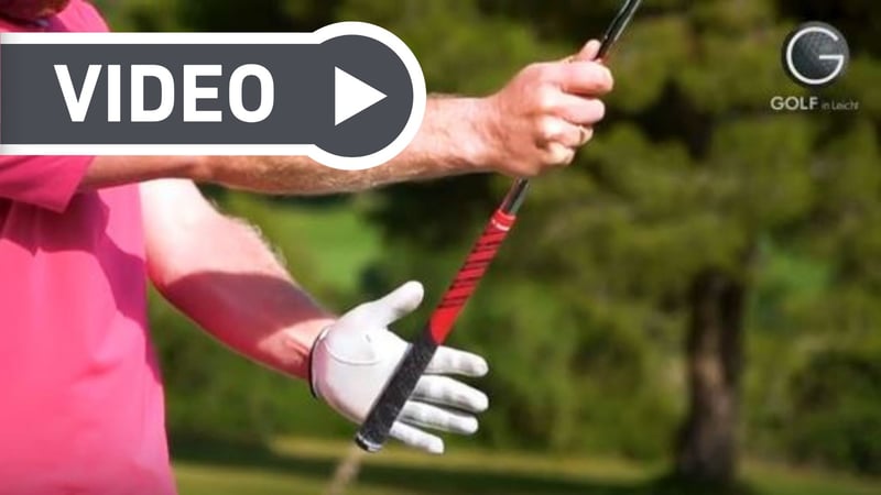 Ein richtiger Griff ist essenziell für ein präzises Golfspiel. Golf in Leicht zeigt, wie man schnell den korrekten Griff erzielt. (Foto: YouTube / Golf in Leicht)