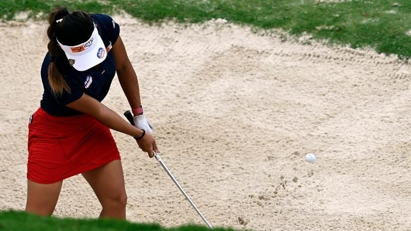 Fabian Bünker, der Headcoach von Golf in Leicht macht vor, wie man im Bunker spielen sollte und was man besser vermeidet. (Foto: Getty)