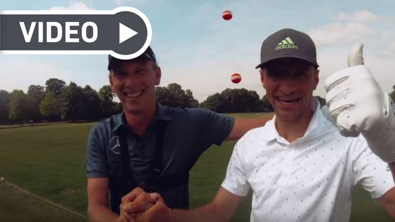 Der Fußballweltmeister Thomas Müller fordert Marcel Siem zur kniffligen Golfchallenge heraus. (Foto: YouTube / Thomas Müller)