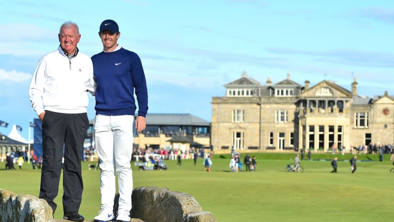 Rory McIlroy mit seinem Vater bei der Alfred Dunhill Championship 2019 auf der European Tour. (Foto: Getty)