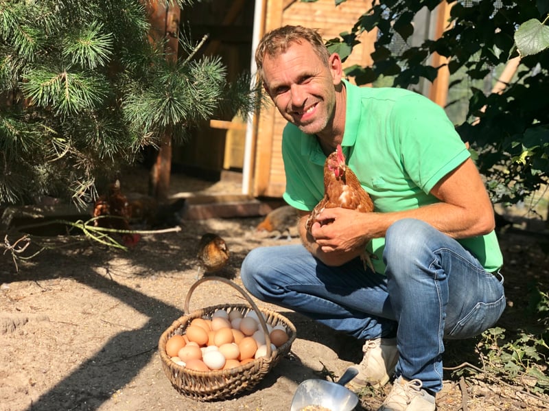 Ein Mann und seine Hühner: Green-Eagle-Patron Michael Blesch in 