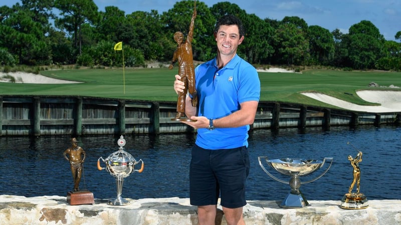 Rory McIlroy mit dem Jack Nicklaus Award. (Foto: Twitter/@McIlroyRory)