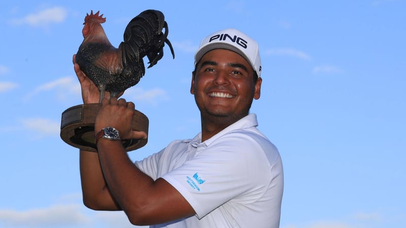 Glücklich, über beide Ohren strahlend und mit der Trophäe in der Hand: Sebastian Munoz. (Foto: Getty)