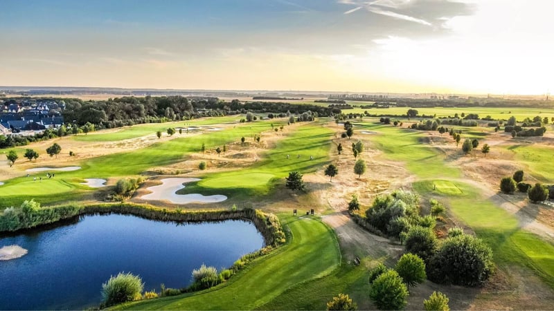 Coverstar des Golfkalenders 2020 und einer der innovativsten Golfanlagen in Deutschland: WEST GOLF (Foto: Golf Post)