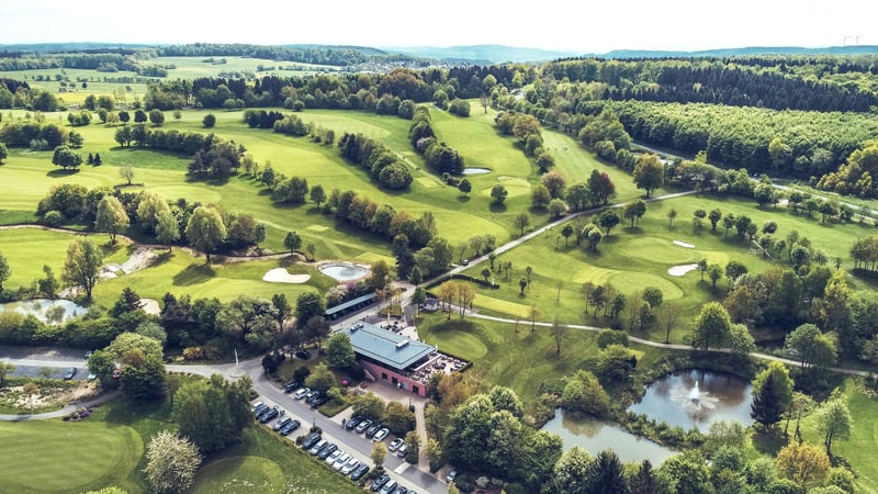 Der Golfclub Wiesensee bietet gemeinsam mit dem Lindner Hotel sowohl ein sportliches Erlebnis als auch entspannte Stunden. (Foto: Lindner Hotel & Sporting Club Wiesensee / Oliver Hardt)
