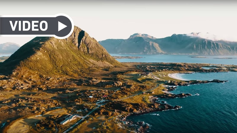 Adventures in Golf besucht die Küste Norwegens - wo sich ein Naturspektakel mit dem Golfsport vereinen lässt. (Foto: YouTube / Skratch)