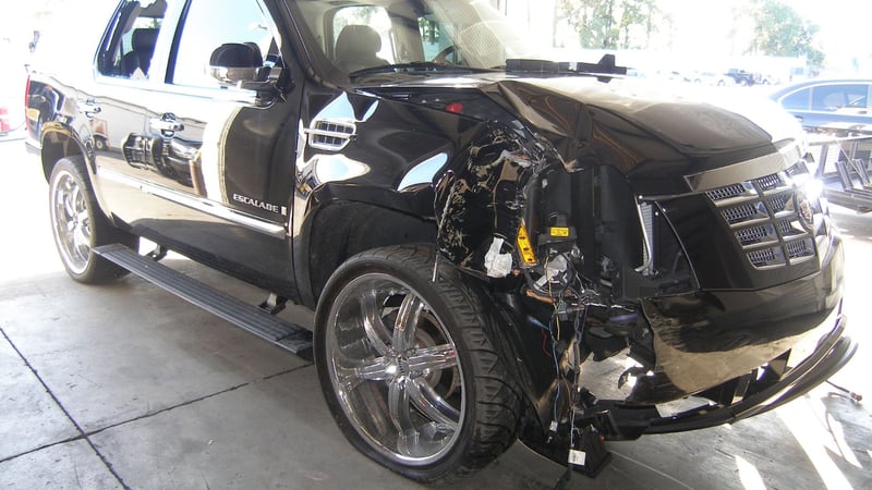 Der Cadillac von Tiger Woods nach dem Unfall. (Bildquelle: Getty)