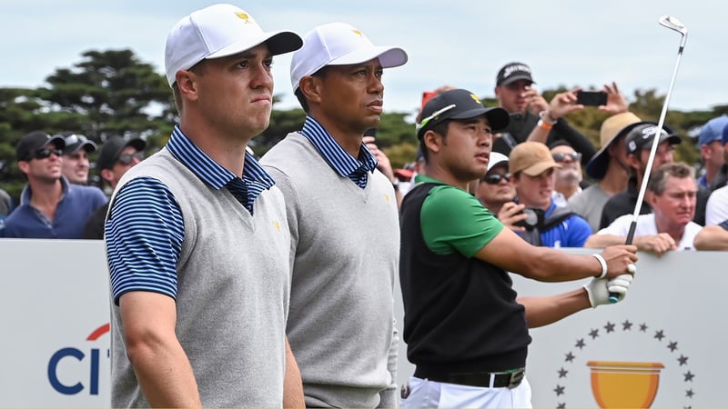Justin Thomas (li.) und Tiger Woods holen auch am zweiten Tag des Presidents Cup 2019 einen ganzen Punkt. (Foto: Getty)