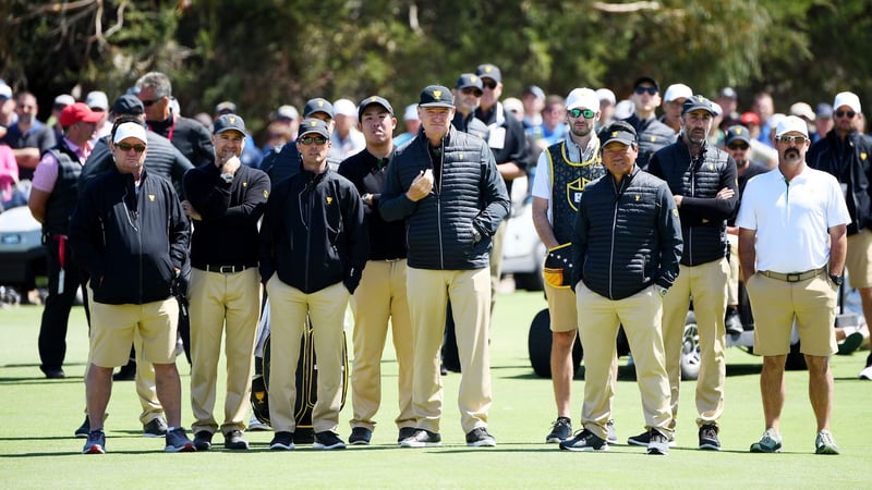 Das Team rund um Kapitän Ernie Els hat nach Tag 1 des Presidents Cup gut lachen. (Bildquelle: Getty)