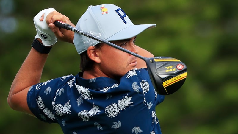 Rickie Fowler rockt nicht nur die Outfits sondern auch den neuen Cobra King Speedzone Driver. (Foto: Getty)