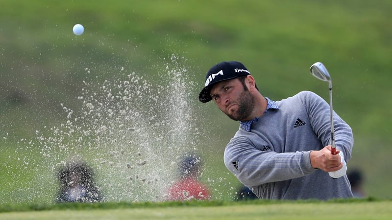 Spielt sich mit einer starken Runde am Movig Day an die Spitze des Feldes: Jon Rahm. (Foto: Getty)