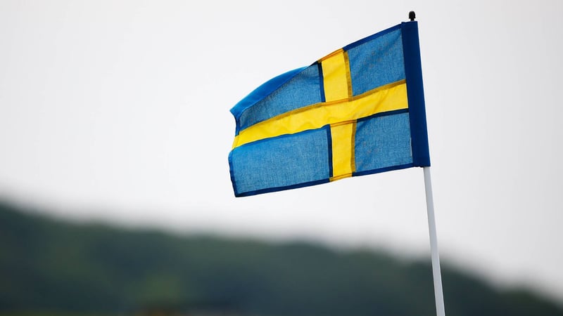 Die Fahnen auf den Plätze wehen und auf den Golfplätze wird weiterhin gespielt: Schweden wählt einen Sonderweg im Umgang mit dem Coronavirus. (Foto: Getty)