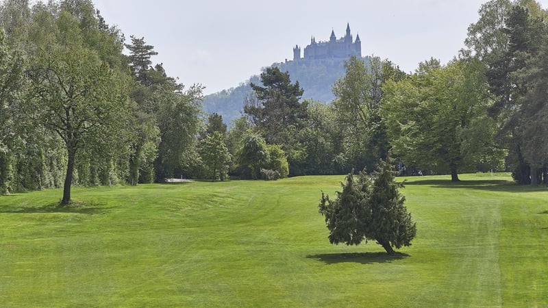 Blick auf die Burg Hohenzollern vom Golfclub Hechingen. (Foto: Golfclub Hechingen)