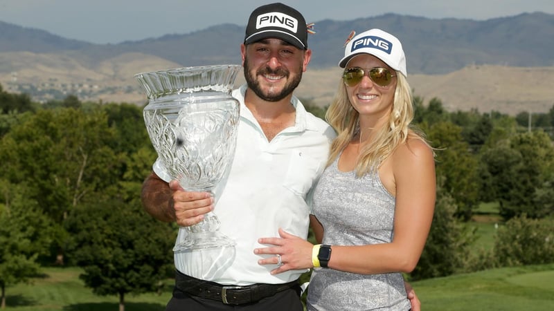 Stephan Jäger posiert mit seiner Frau Shelby zum Siegerfoto. (Foto: Getty)