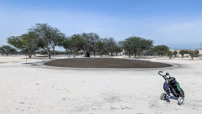 Wüstengolf im Awali Golf Club ist ein ungewohnter Anblick. (Foto: Golf Post)
