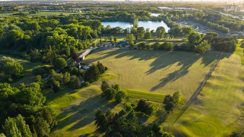 Nach intensiven Pflegearbeiten und Gestaltungsmaßnahmen in der ersten Jahreshälfte eröffnet die Golfanlage Red Golf Moorfleet heute wieder alle ihre Bahnen. (Foto: Red Golf Moorfleet)