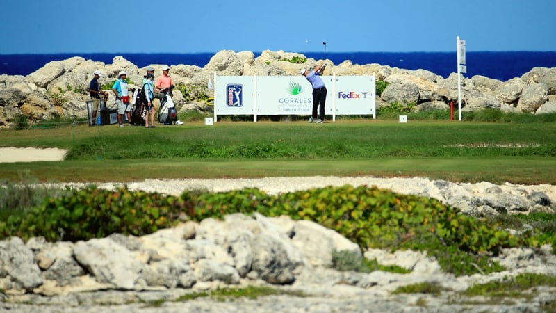 Paradiesische Aussicht gepaart mit höllischem Wind: Sepp Straka spielt solide aber verliert Plätze. (Foto: Getty)