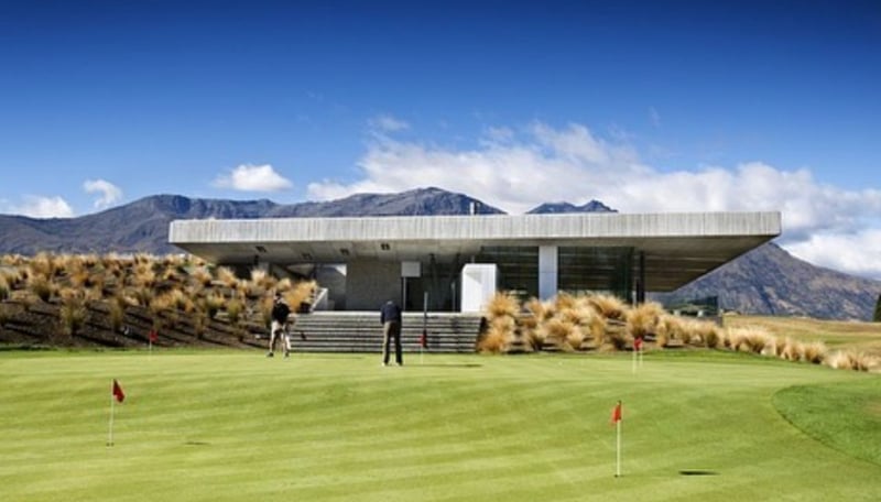 Clubhäuser in außergewöhnlichem Design. (Foto: Instagram.com/@golfclubhouses)