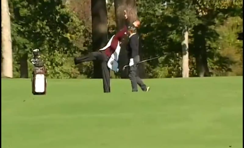 Bernhard Langer freut sich über sein Eagle-Hole-Out. (Foto: Twitter/@Championstour)